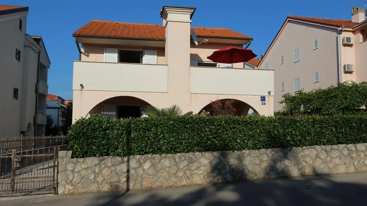 Guest house Apartments Vrbovcan Malinska